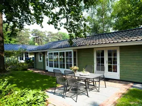 Chalet with heated pool, sauna & garden - Image 4