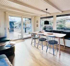 Children-friendly holiday home with terrace, garden & BBQ - Image 4