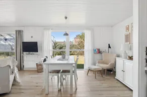 Charming holiday home with garden & barbecue - Image 3