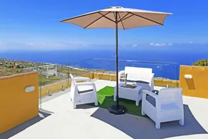 Fully equipped chalet with hot tub, barbeque & garden - Image 4