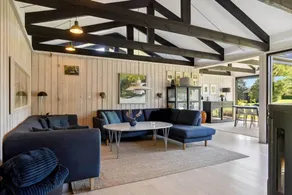 Fully equipped spacious holiday home with BBQ & terrace | Pet-friendly - Image 2