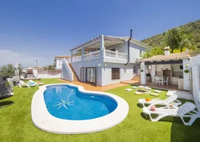 Villa with garden, BBQ & jacuzzi - Image 3