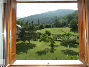 Fully equipped holiday home with garden, barbeque & terrace | Mountain view | Pet-friendly - Image 4