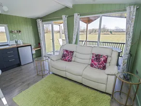 Lovely cottage with garden & jacuzzi - Image 4