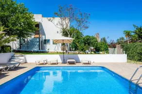 Maison avec barbecue, jardin et piscine privée - Image 2