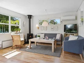 Family-oriented holiday home with terrace & BBQ - Image 5