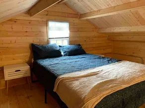 Cozy Lakefront Cabin in Kawartha Lakes, Ontario - Image 4