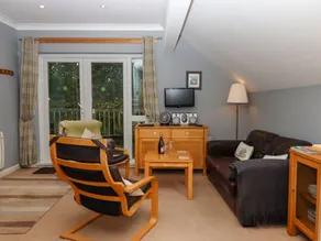 Cottage with pool & garden - Image 3
