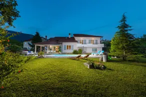 Villa with terrace, private pool & garden - Image 5