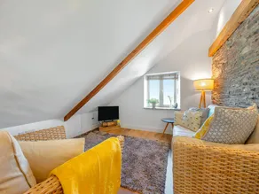 Cottage with garden | River view - Image 3