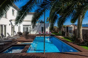 Villa with garden, terrace & private pool | Suitable for remote work - Image 2