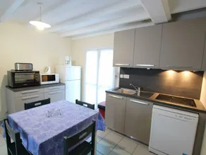 Cottage with barbecue & garden - Image 2