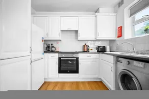 Stylish Two Bed House - Garden - Parking - WIFI - Image 3