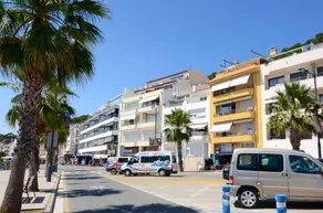 Apartment with terrace - Image 3