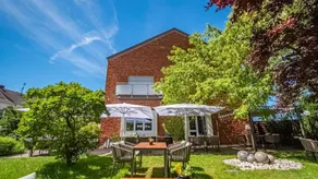 Apartment with terrace & garden - Image 2