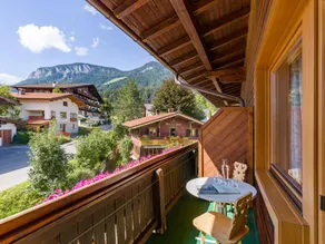 Children-friendly charming apartment with sauna, garden & terrace - Image 5