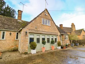 Cottage with garden - Image 2