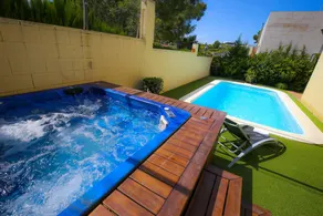 Fully equipped holiday home with private pool, terrace & garden - Image 2