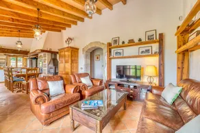 Holiday home with BBQ, garden & terrace - Image 5