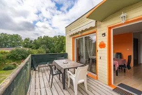 Apartment with garden, pool & terrace - Image 2
