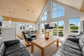 House with hot tub & sauna - Image 4