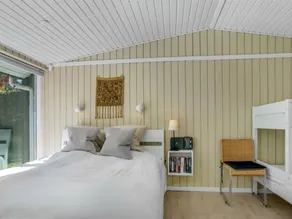 Holiday home with terrace - Image 5