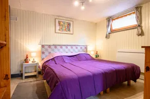 Guest Room 'La Châtelaine - Pinot Noir' with Mountain View, Shared Terrace & Wi-Fi - Image 5