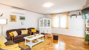 Fully equipped apartment with jacuzzi, barbecue & terrace - Image 4