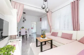 Apartment with garden, barbeque & terrace - Image 4