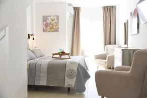 Flat with garden - Image 2