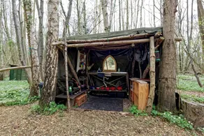 Unique Hobbit Hut in Sturry for a Fun Getaway in Kent - Image 4