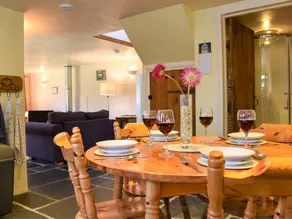 Cottage with barbecue & garden - Image 5