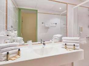 Merveilleuse chambre chez l'habitant adaptée aux familles avec piscine chauffée et terrasse | Vue jardin | Avec animaux autorisés - Image 5
