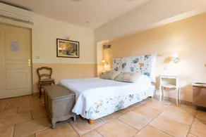 Bed and Breakfast 'Le Mas Du - Chambre Loup' with Mountain View, Shared Terrace and Wi-Fi - Image 3
