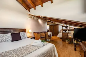 Chambre privée avec terrasse, jardin et jacuzzi | Vue montagne - Image 2