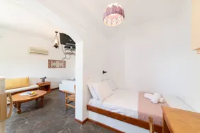 Studio with terrace & pool | Garden view - Image 5