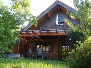Holiday apartment with BBQ, garden & terrace - Image 4