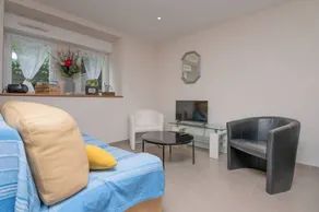 Cottage 'Le Cocon' with Private Terrace, Shared Garden and Wi-Fi - Image 3