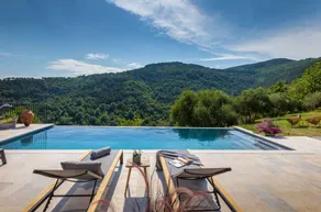 Fully equipped villa with garden, terrace & private pool - Image 2