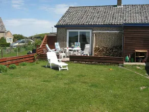 Holiday home with garden & terrace - Image 3