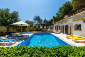 Villa with garden, private pool & barbeque | Mountain view - Image 2