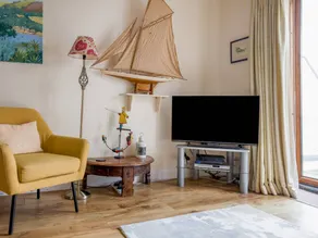 Cottage with garden, BBQ & terrace | Beach view - Image 5