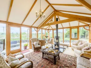 Cottage with garden, barbeque & hot tub - Image 5