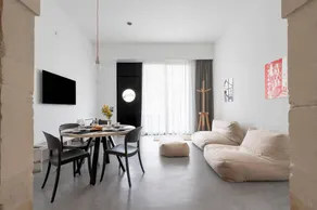 Appartement de vacances entièrement équipé avec jardin, internet haut débit et terrasse | Vue jardin - Image 2