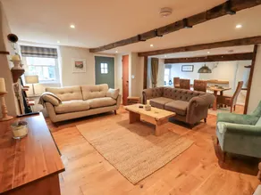 Cottage with garden & jacuzzi - Image 4