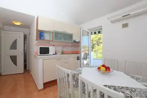 Apartment with terrace, garden & barbecue | Garden view - Image 2