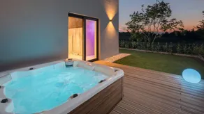 Apartment with jacuzzi, garden & BBQ - Image 4