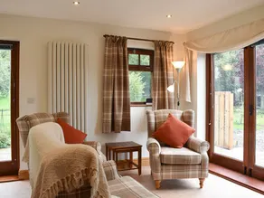 Family-oriented charming cottage with garden - Image 4