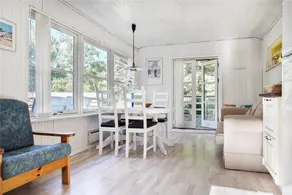Fully equipped holiday home with terrace - Image 3
