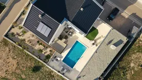 Child-friendly charming holiday apartment with pool, garden & barbecue | Lake view - Image 2
